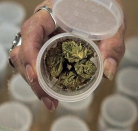 V Kalifornii jsou běžné výdejny 'zdravotní marihuany'.